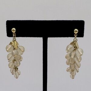 AVON Vintage 1989 Frosted Grapes Dangle Earrings